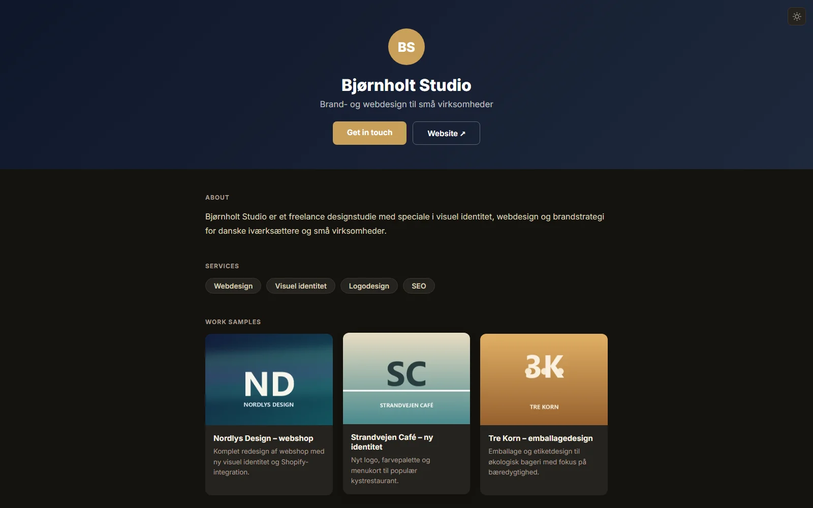 PennaFolio portfolio editor — public profile for sharing work with clients, dark theme