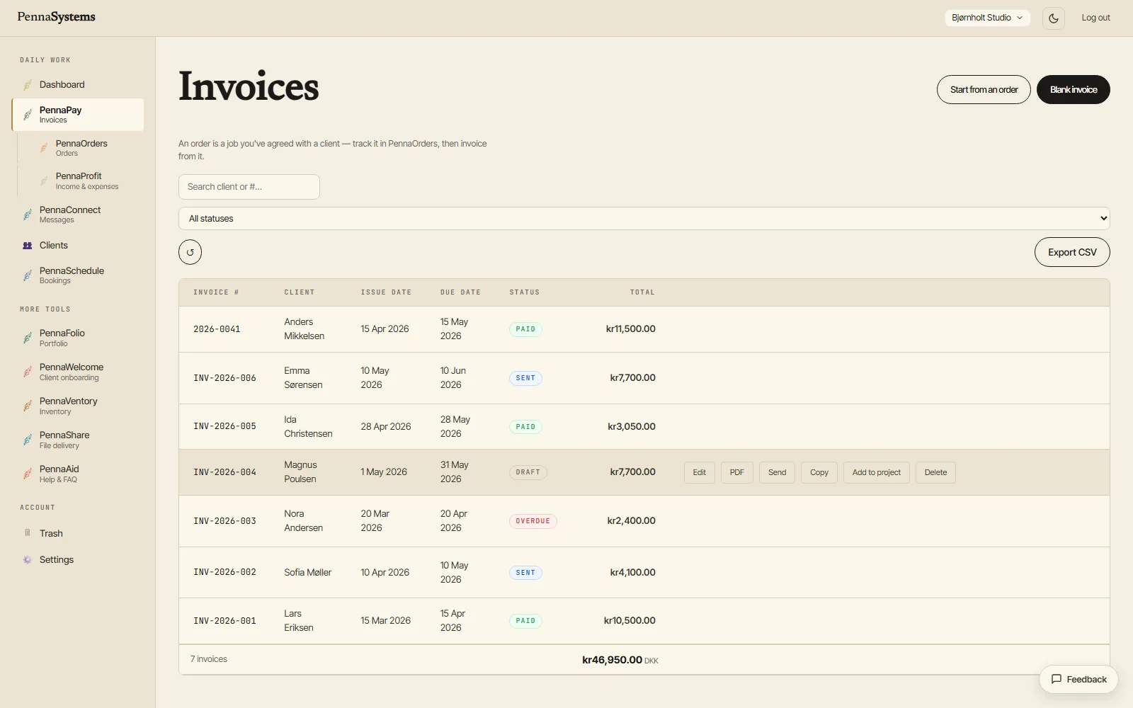 The PennaPay invoice list: seven invoices with issue and due dates, paid, sent, draft and overdue statuses, and a running total — light theme